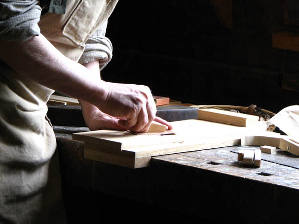 Nacemos de la influencia y formación  heredada en el sector de la <strong>carpintería de madera y ebanistería  en Etxauri.</strong>